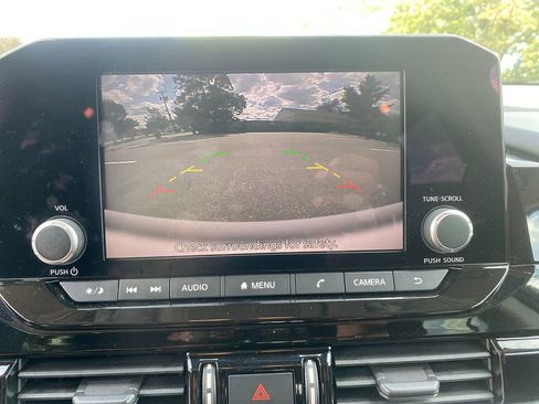 Used 2022 Nissan Pathfinder S image 21