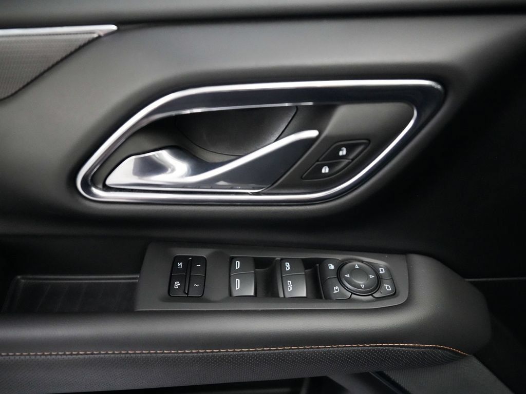 Used 2023 GMC Yukon AT4 AWD/4WD image 12
