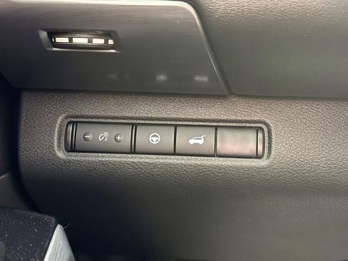Used 2024 Nissan Pathfinder SL w/ Black Appearance Package FWD image 31