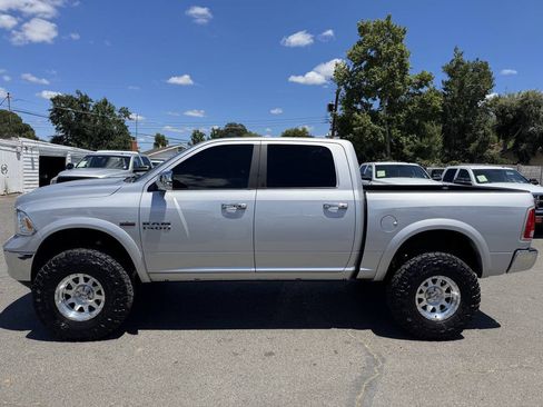 Used 2017 RAM 1500 Laramie AWD/4WD image 4
