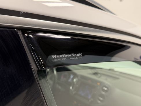 Used 2017 Volkswagen Tiguan Sport image 30