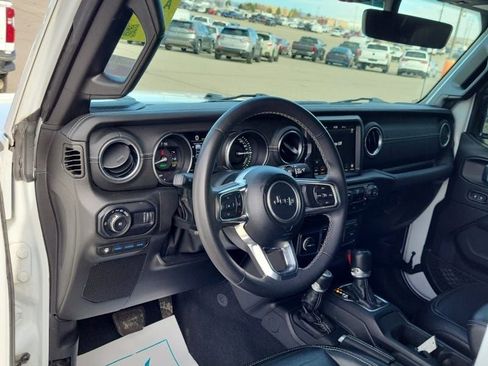 Used 2023 Jeep Wrangler Unlimited Sahara image 8