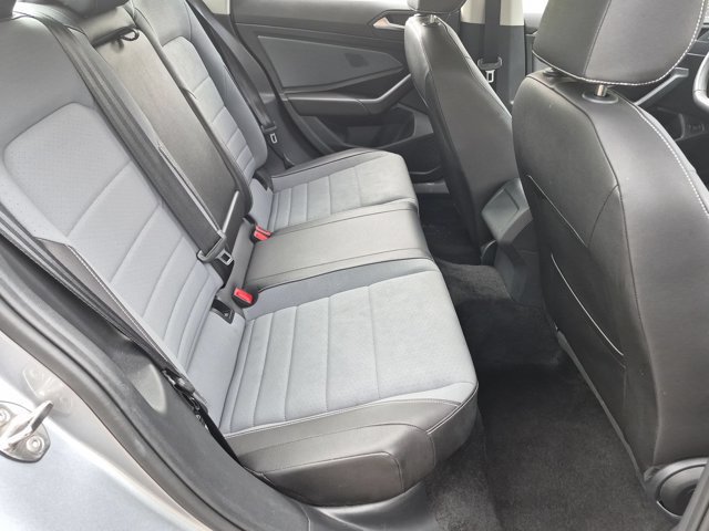 Used 2025 Volkswagen Jetta SE FWD image 29