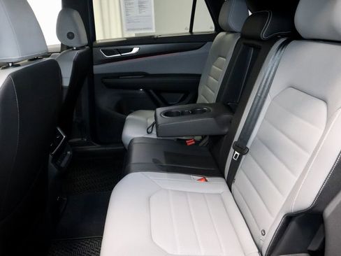 Used 2025 Volkswagen Atlas Cross Sport SEL R-Line image 22