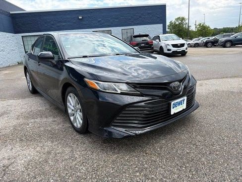 Used 2018 Toyota Camry LE FWD image 7