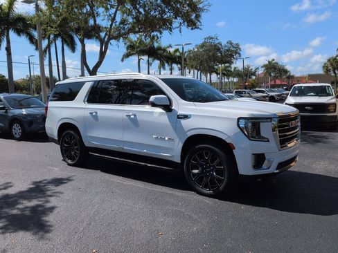 Used 2023 GMC Yukon XL SLT w/ SLT Luxury Package AWD/4WD image 2