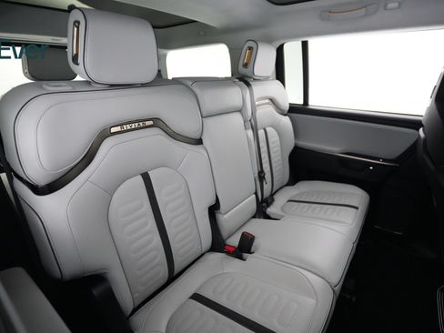 Used 2025 Rivian R1S Adventure AWD/4WD image 5