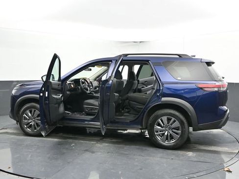 Used 2025 Nissan Pathfinder SV image 54
