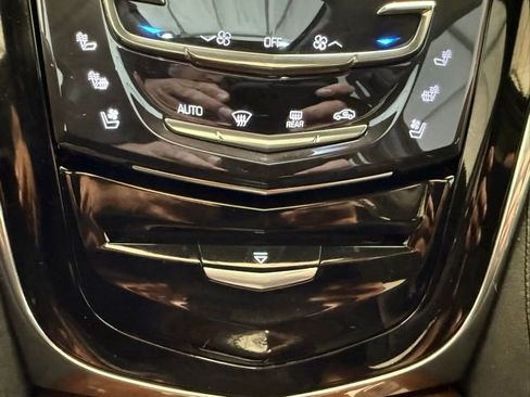 Used 2018 Cadillac Escalade Premium Luxury image 42