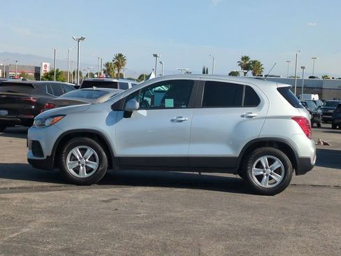 Used 2022 Chevrolet Trax LS w/ Tint and Cruise Package FWD image 5