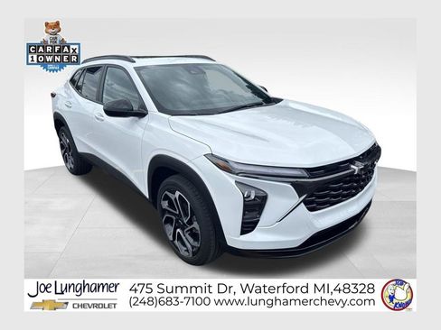 Used 2025 Chevrolet Trax RS w/ Sunroof Package FWD image 1