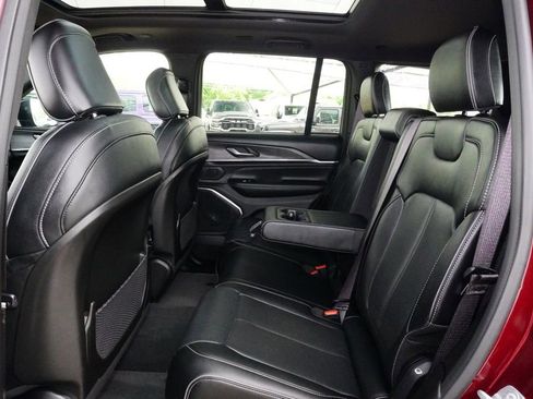 Used 2024 Jeep Grand Cherokee Overland AWD/4WD image 30