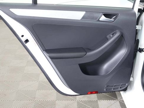 Used 2015 Volkswagen Jetta SE FWD image 21