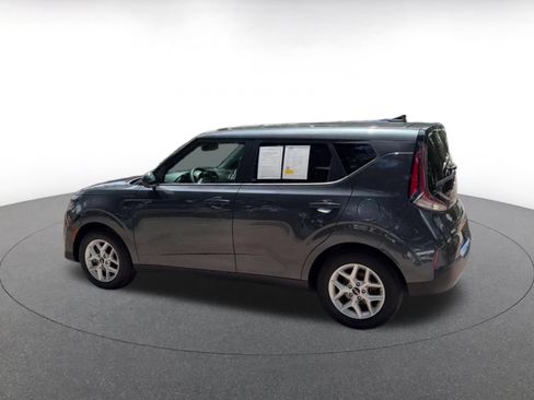 Used 2025 Kia Soul LX w/ LX Technology Package FWD image 10