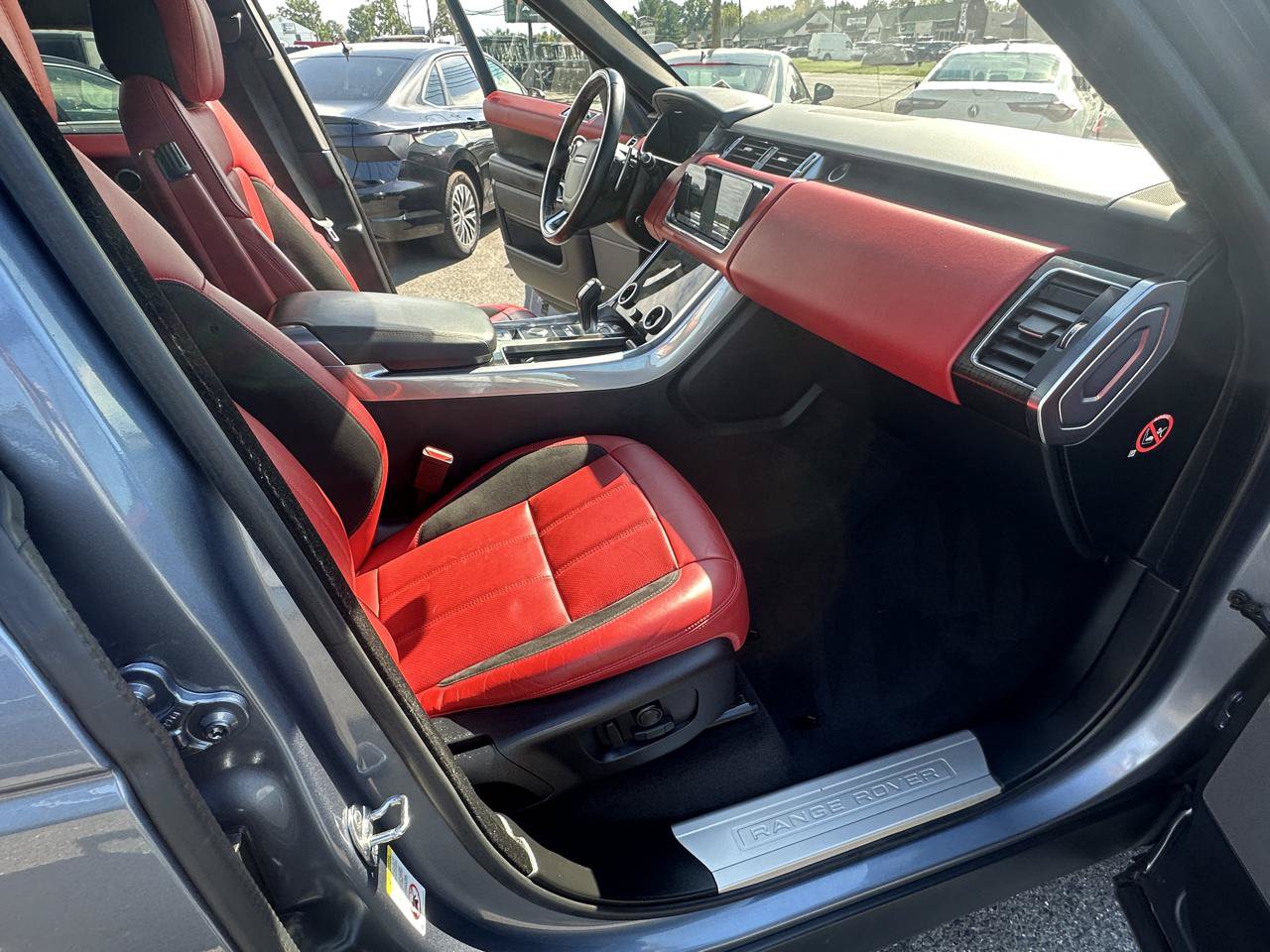 Used 2019 Land Rover Range Rover Sport Supercharged AWD/4WD image 27