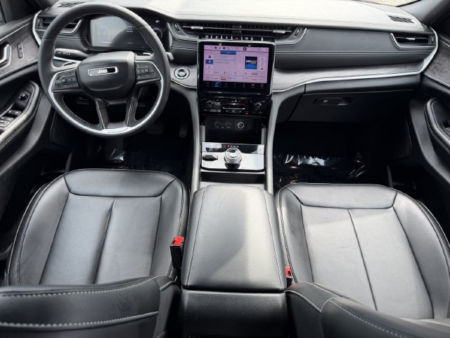 Used 2024 Jeep Grand Cherokee Limited w/ Black Appearance Package AWD/4WD image 3