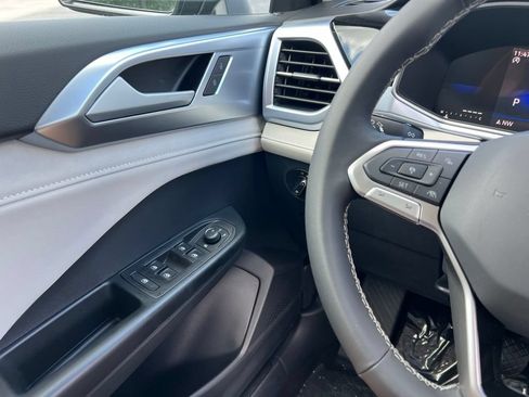 New 2026 Volkswagen Taos SE FWD image 19