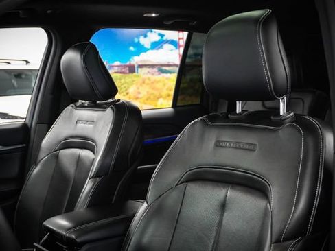 Used 2022 Jeep Grand Cherokee Overland AWD/4WD image 8
