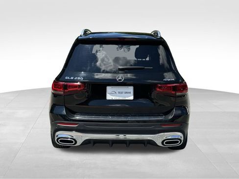 Used 2022 Mercedes-Benz GLB 250 4MATIC image 4