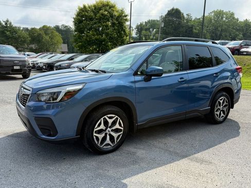 Used 2021 Subaru Forester Premium image 3