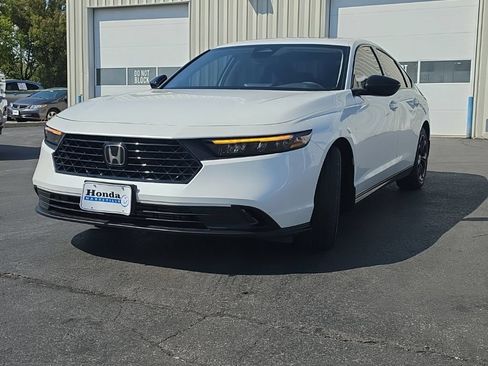 Used 2025 Honda Accord SE image 3