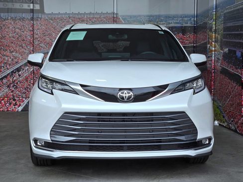 Certified 2026 Toyota Sienna Limited AWD/4WD image 3