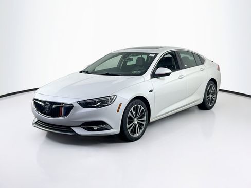 Used 2018 Buick Regal Essence w/ Driver Confidence Package #1 image 1