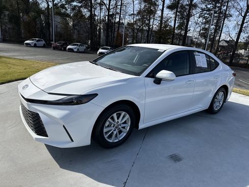 Certified 2025 Toyota Camry LE image 5