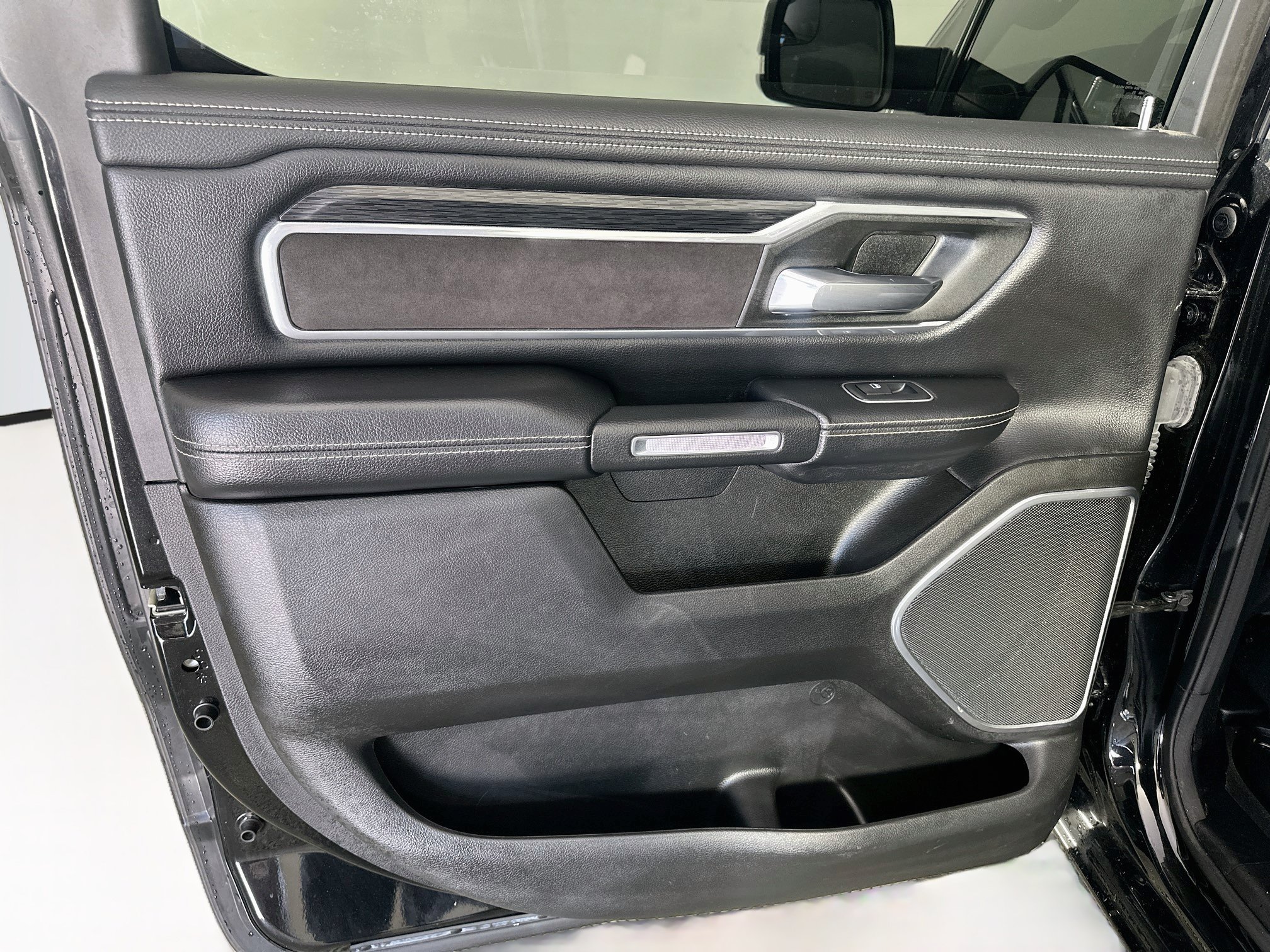 Used 2023 RAM 1500 Laramie AWD/4WD image 26