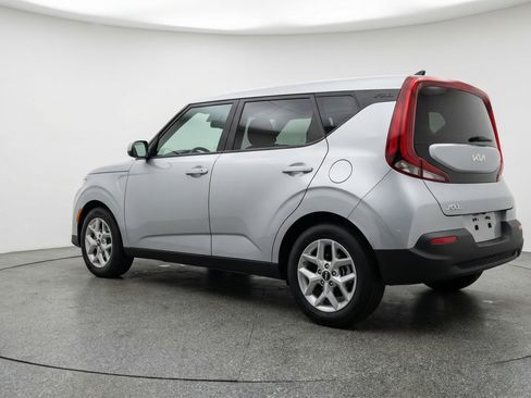Used 2025 Kia Soul LX w/ LX Technology Package image 6