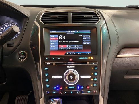 Used 2016 Ford Explorer Platinum image 14