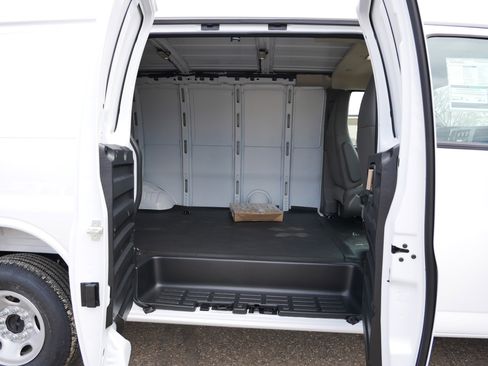 New 2026 GMC Savana 3500 w/ Driver Convenience Package RWD image 11