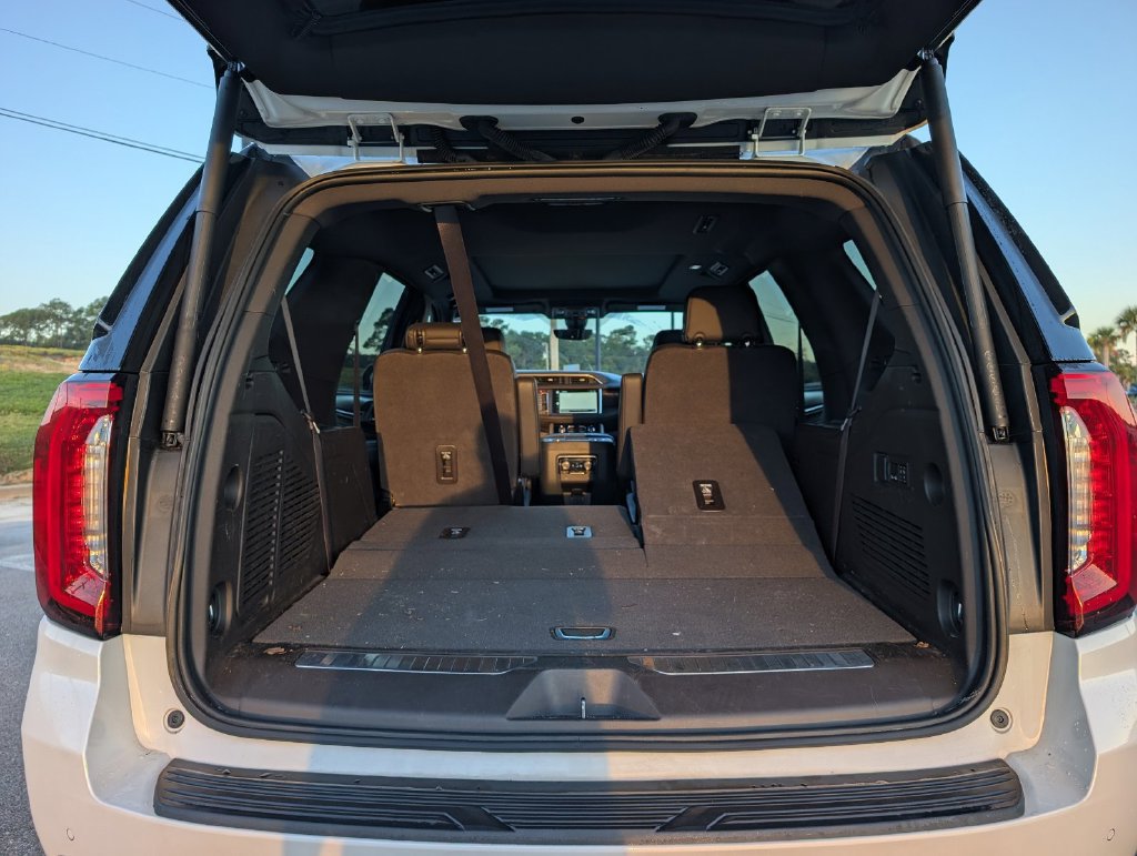 Used 2022 GMC Yukon Denali w/ Denali Premium Package RWD image 6