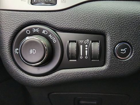 Used 2016 Jeep Cherokee Trailhawk w/ Comfort/Convenience Group AWD/4WD image 23