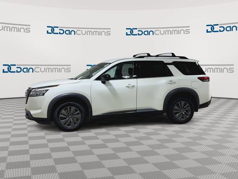 Used 2022 Nissan Pathfinder SV AWD/4WD image 6