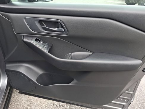Used 2024 Nissan Rogue S AWD/4WD image 10