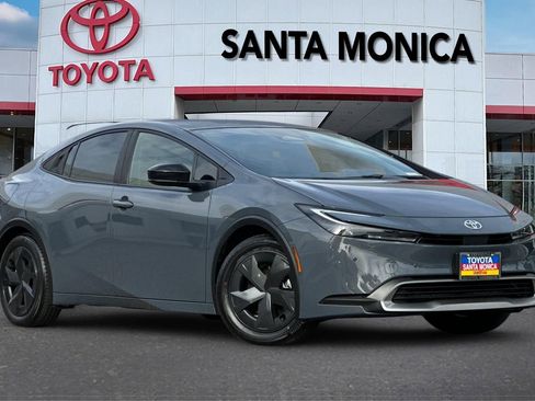 Used 2026 Toyota Prius Plug-In Hybrid FWD image 2