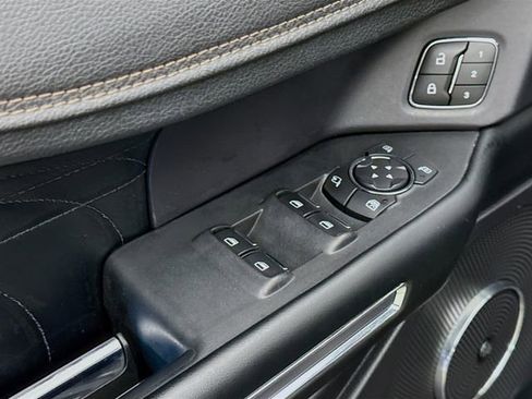 Used 2019 Ford Expedition Platinum image 19