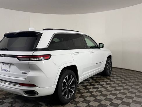 Used 2022 Jeep Grand Cherokee Overland w/ Luxury Tech Group IV AWD/4WD image 8