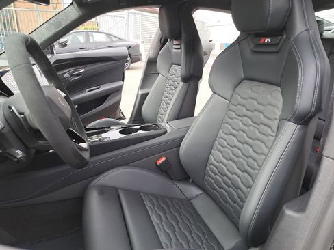 New 2026 Audi RS e-tron GT Base image 15