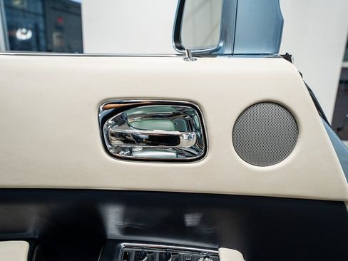 Used 2017 Rolls-Royce Wraith image 31