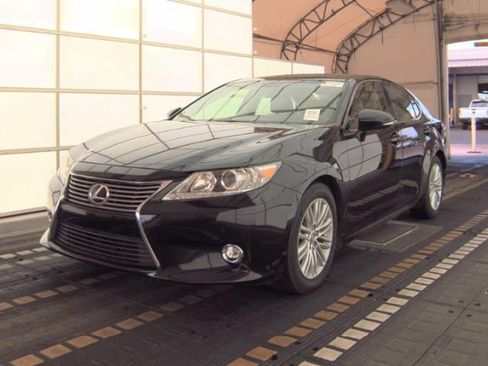 Used 2014 Lexus ES 350 w/ Luxury Package FWD image 1