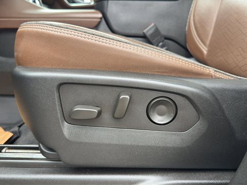 Used 2023 Chevrolet Suburban High Country AWD/4WD image 19