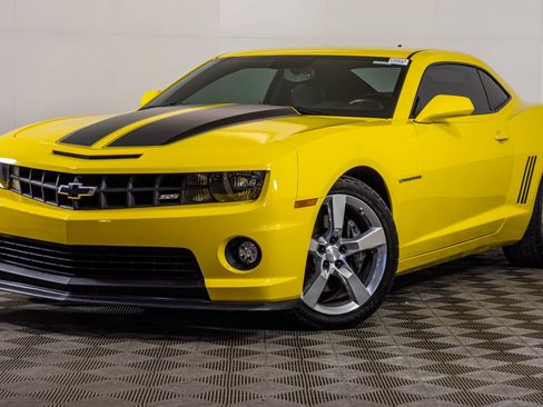 Used 2010 Chevrolet Camaro SS w/ RS Package RWD image 2