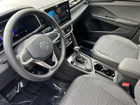 New 2026 Volkswagen Taos SE image 9
