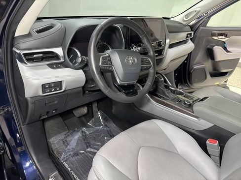 Used 2020 Toyota Highlander Platinum AWD/4WD image 15