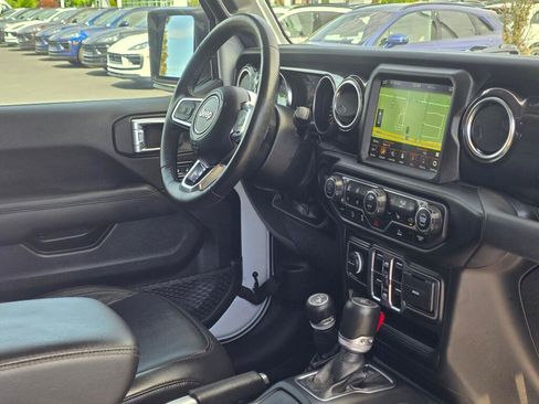 Used 2022 Jeep Wrangler Unlimited Sahara AWD/4WD image 31