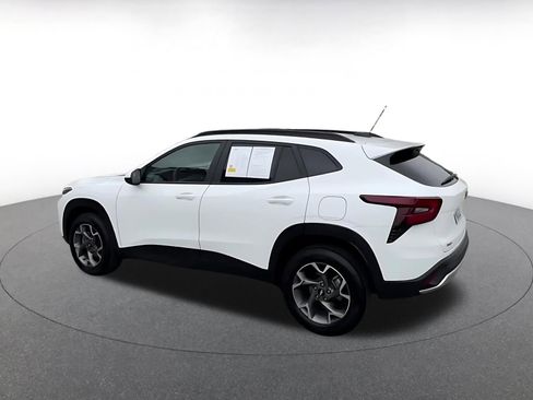 Used 2025 Chevrolet Trax LT image 10