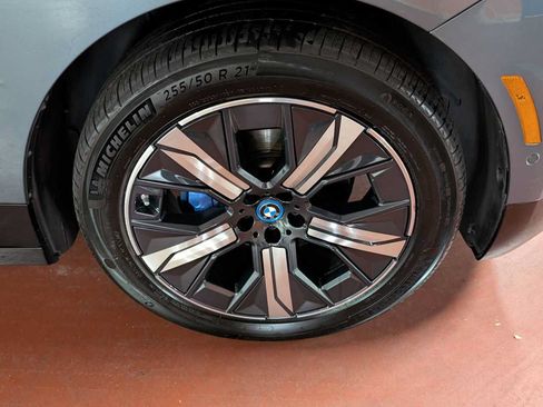 Used 2024 BMW iX xDrive50 w/ Sport Package AWD/4WD image 9
