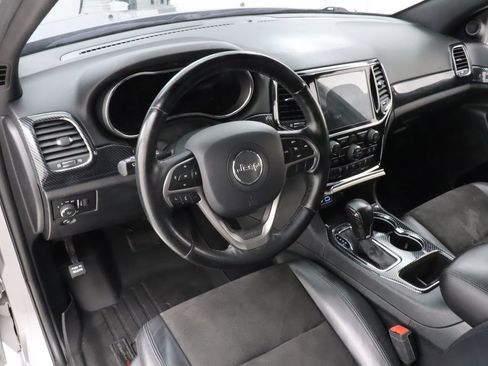Used 2020 Jeep Grand Cherokee Altitude RWD image 12